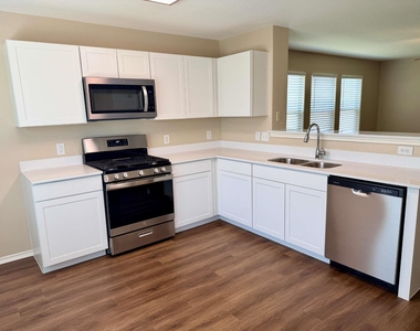 3403 Wickham Ln - Photo Thumbnail 4