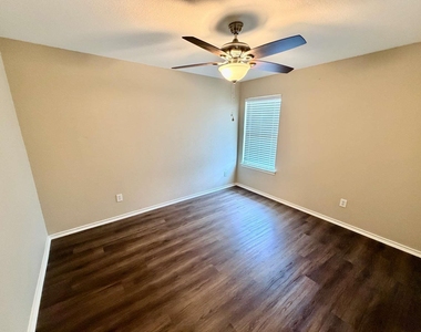3403 Wickham Ln - Photo Thumbnail 18