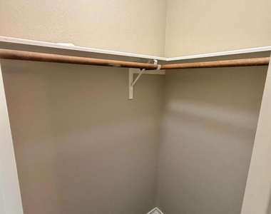 3403 Wickham Ln - Photo Thumbnail 22