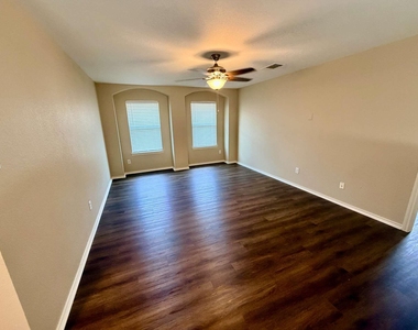 3403 Wickham Ln - Photo Thumbnail 13
