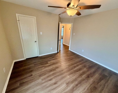 3403 Wickham Ln - Photo Thumbnail 19