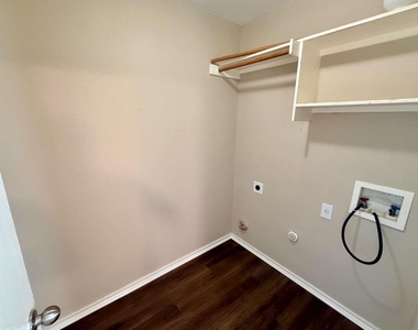 3403 Wickham Ln - Photo Thumbnail 7