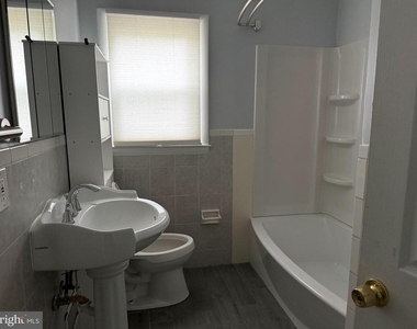 7802 Jeff Mar Dr - Photo Thumbnail 3