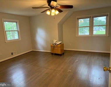 7802 Jeff Mar Dr - Photo Thumbnail 9