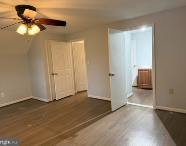 7802 Jeff Mar Dr - Photo Thumbnail 8