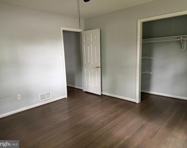 7802 Jeff Mar Dr - Photo Thumbnail 4