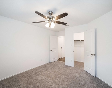 102 Sebring Cir - Photo Thumbnail 15