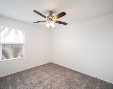 102 Sebring Cir - Photo Thumbnail 4