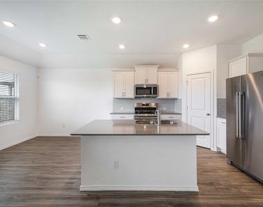 102 Sebring Cir - Photo Thumbnail 13
