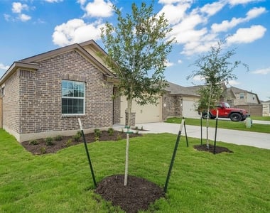 102 Sebring Cir - Photo Thumbnail 1