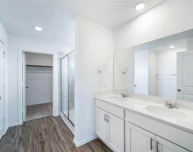102 Sebring Cir - Photo Thumbnail 7