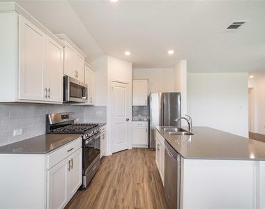 102 Sebring Cir - Photo Thumbnail 16