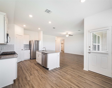 102 Sebring Cir - Photo Thumbnail 21