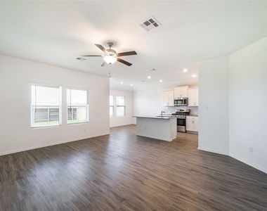 102 Sebring Cir - Photo Thumbnail 17