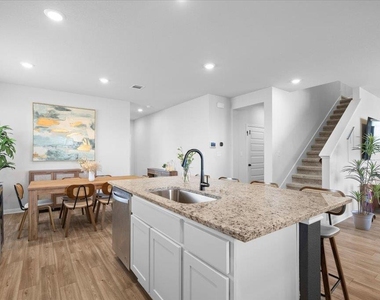 2120 Alice Jay Way - Photo Thumbnail 12
