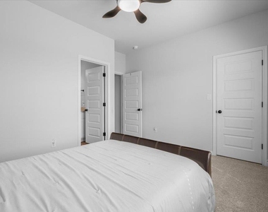 2120 Alice Jay Way - Photo Thumbnail 31