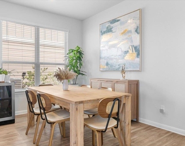 2120 Alice Jay Way - Photo Thumbnail 9