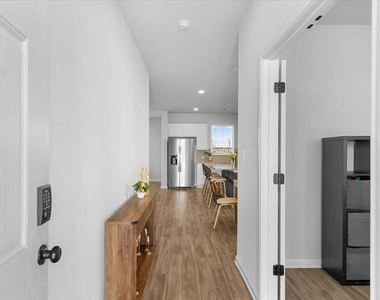 2120 Alice Jay Way - Photo Thumbnail 6