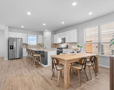 2120 Alice Jay Way - Photo Thumbnail 8
