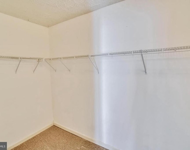 7810 Foxcove Court - Photo Thumbnail 16