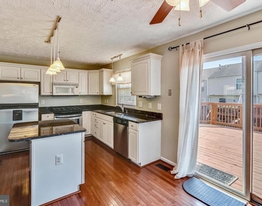 7810 Foxcove Court - Photo Thumbnail 6