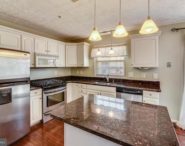 7810 Foxcove Court - Photo Thumbnail 7