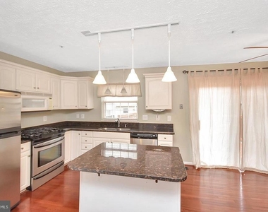 7810 Foxcove Court - Photo Thumbnail 8