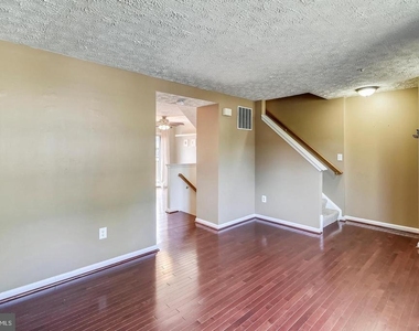 7810 Foxcove Court - Photo Thumbnail 3