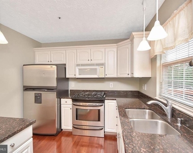 7810 Foxcove Court - Photo Thumbnail 10
