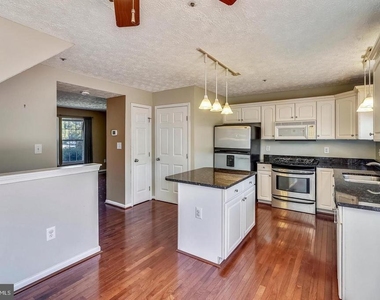 7810 Foxcove Court - Photo Thumbnail 9