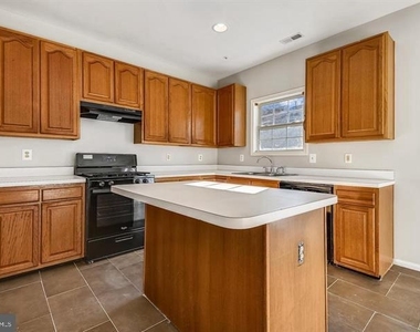 1727 Wood Carriage Way - Photo Thumbnail 9