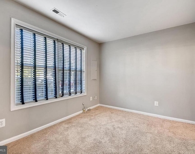 1727 Wood Carriage Way - Photo Thumbnail 12
