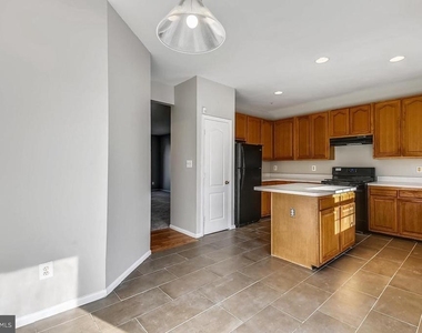 1727 Wood Carriage Way - Photo Thumbnail 8