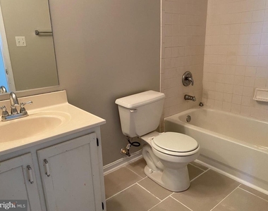 1727 Wood Carriage Way - Photo Thumbnail 4