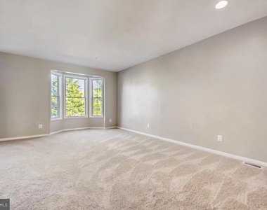 1727 Wood Carriage Way - Photo Thumbnail 14