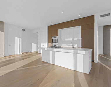 313 W 17th St - Photo Thumbnail 5