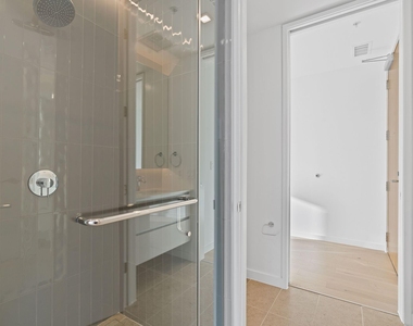 313 W 17th St - Photo Thumbnail 13