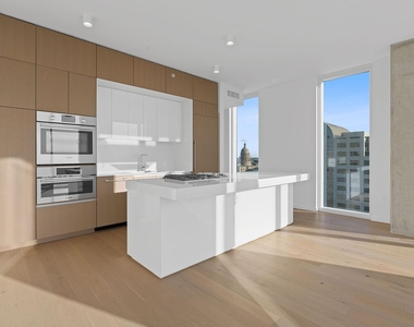 313 W 17th St - Photo Thumbnail 3
