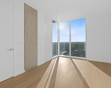 313 W 17th St - Photo Thumbnail 9