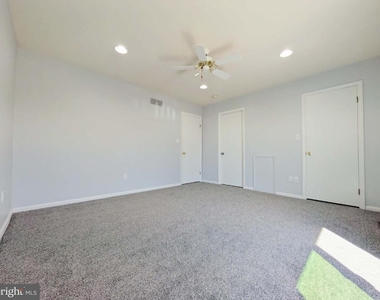 229 E Green Valley Circle - Photo Thumbnail 7