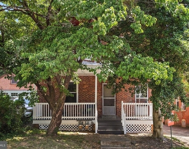 409 W 20th Street - Photo Thumbnail 3