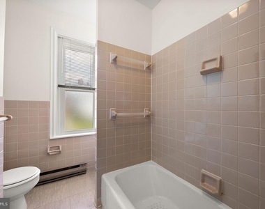 409 W 20th Street - Photo Thumbnail 18