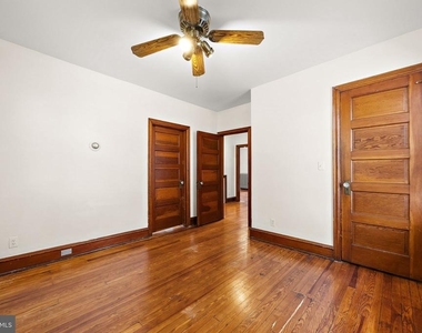 409 W 20th Street - Photo Thumbnail 5