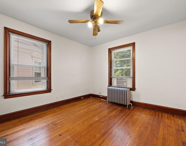 409 W 20th Street - Photo Thumbnail 4