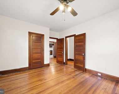 409 W 20th Street - Photo Thumbnail 9