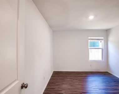 614 Milliner Loop - Photo Thumbnail 6