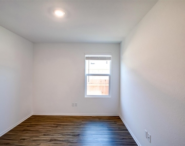 614 Milliner Loop - Photo Thumbnail 7