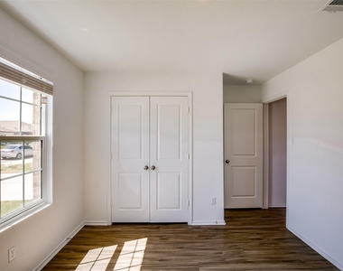 614 Milliner Loop - Photo Thumbnail 9