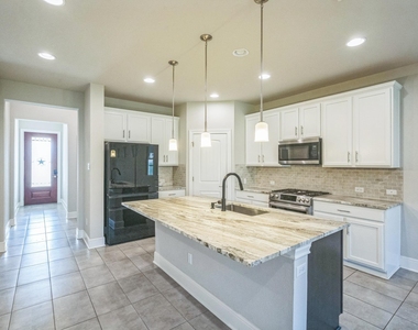305 Crossvine Trl - Photo Thumbnail 2