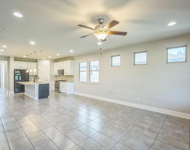 305 Crossvine Trl - Photo Thumbnail 11